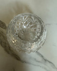 Charger l'image dans la visionneuse de la galerie, Vase boule en cristal taillé
