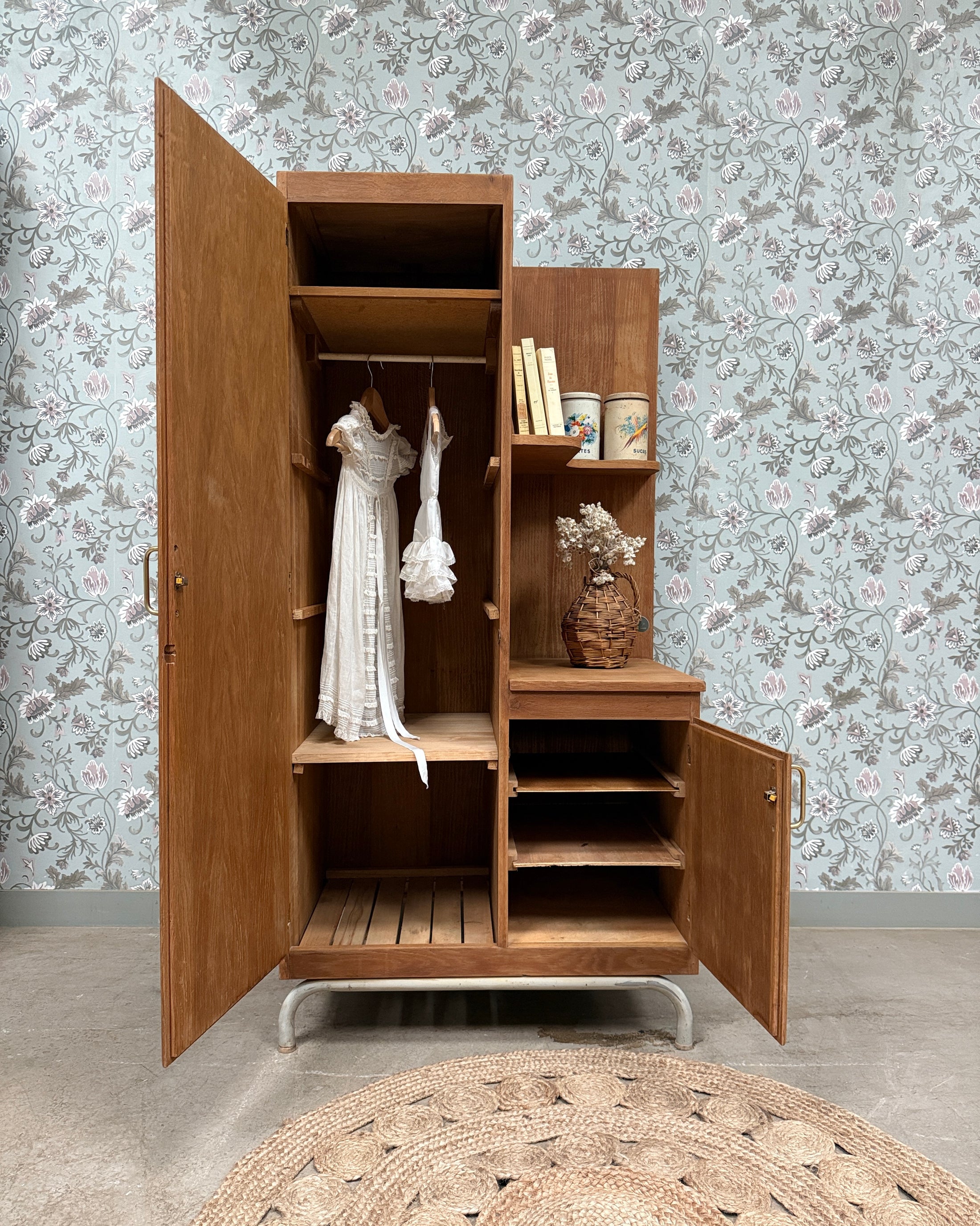 Vestiaire d’internat vintage en chêne