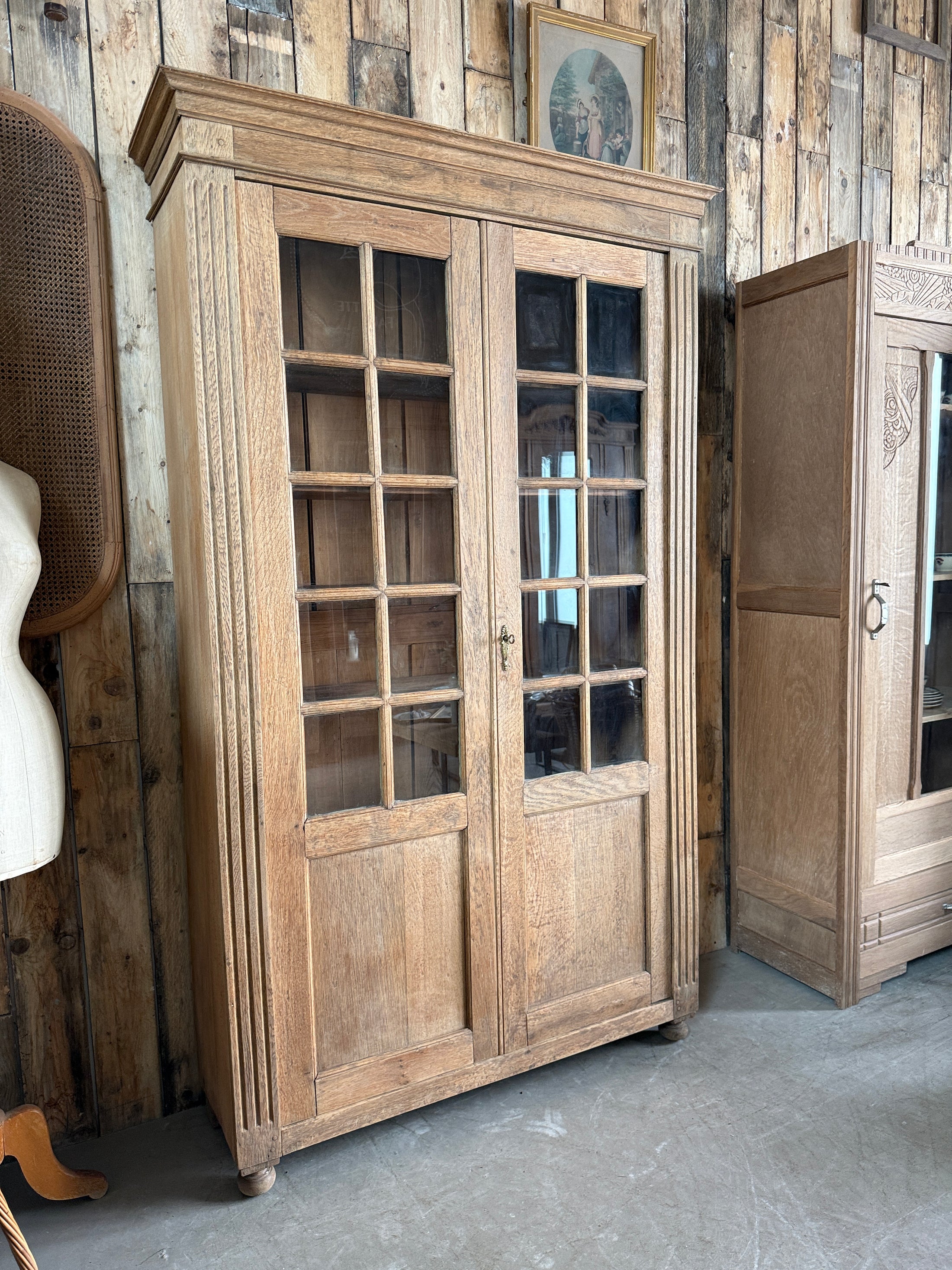 Vitrine ancienne en chêne massif
