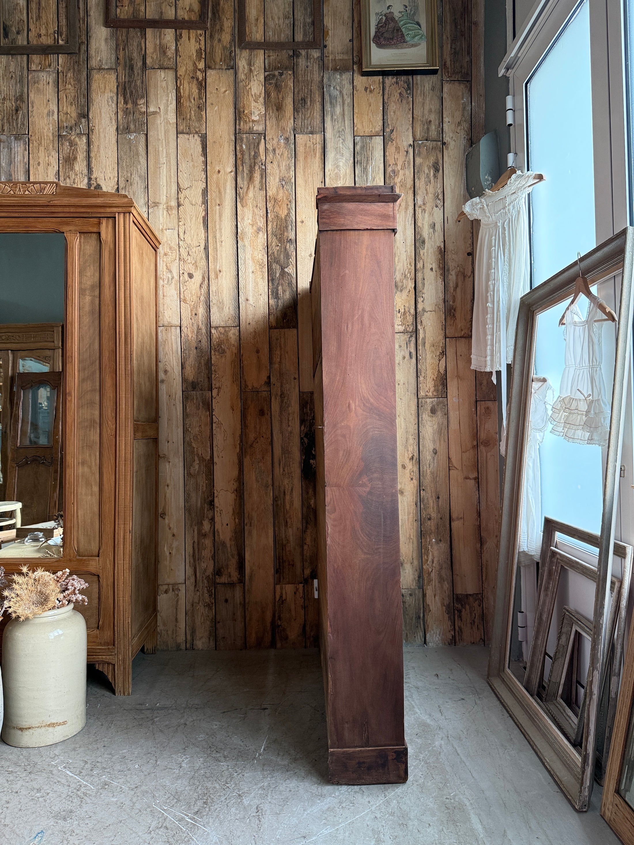Vitrine Louis-Philippe en noyer