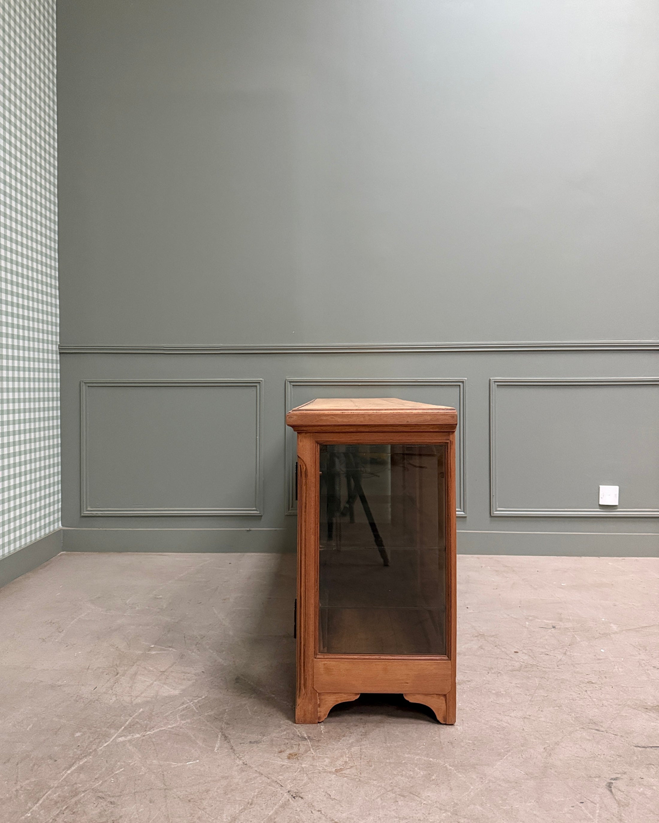 Vitrine ancienne basse