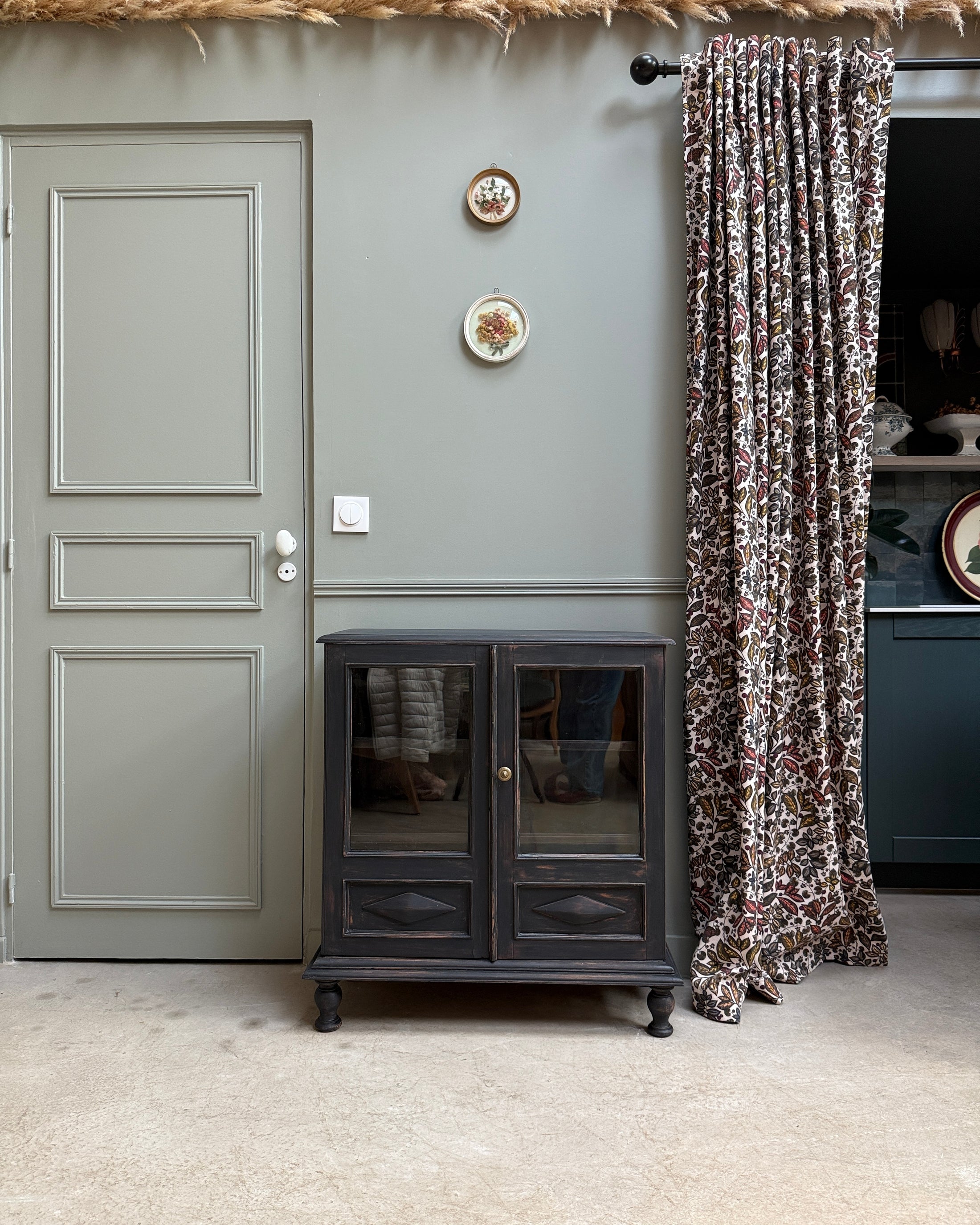 Vitrine ancienne style Louis Philippe patine noire