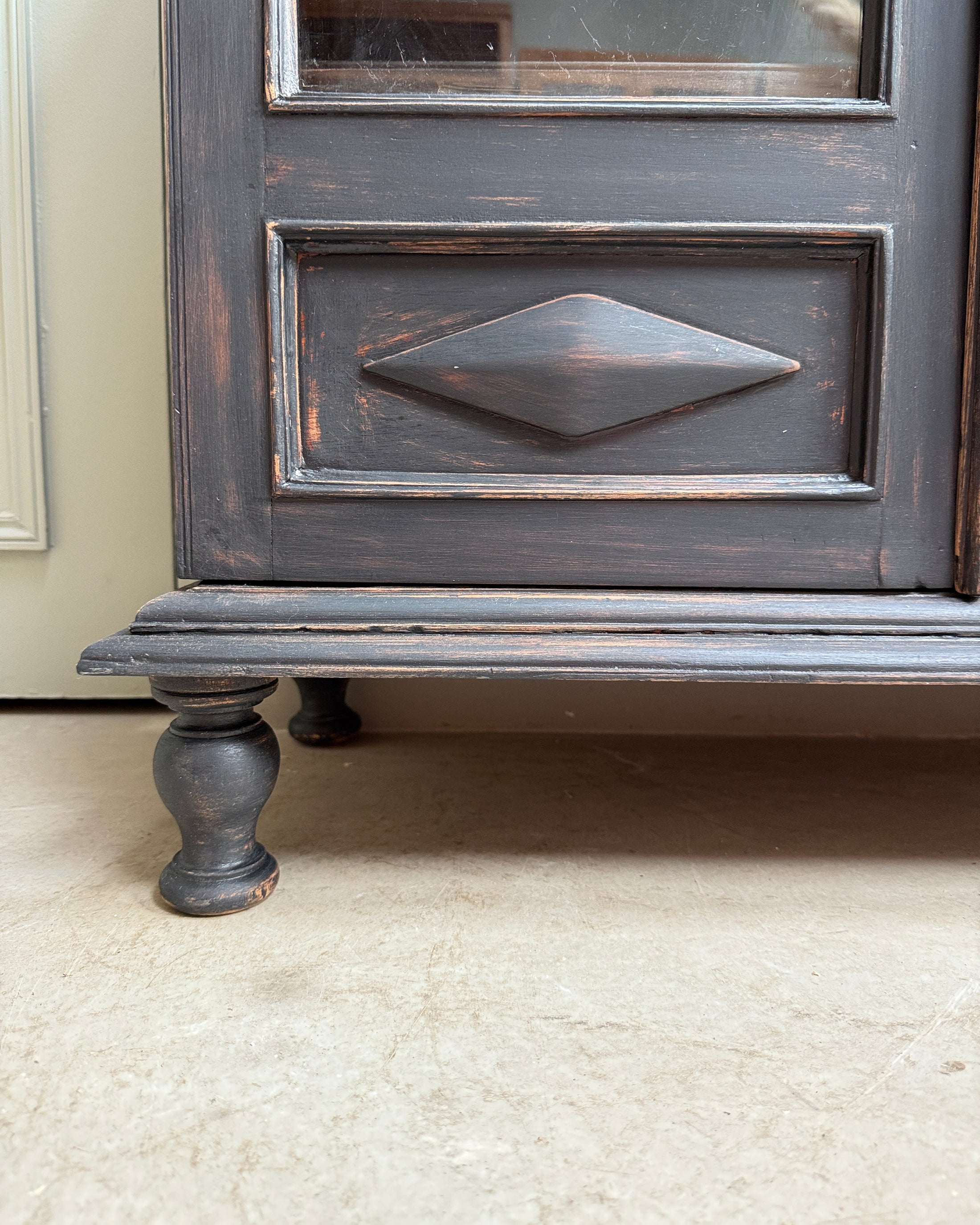 Vitrine ancienne style Louis Philippe patine noire