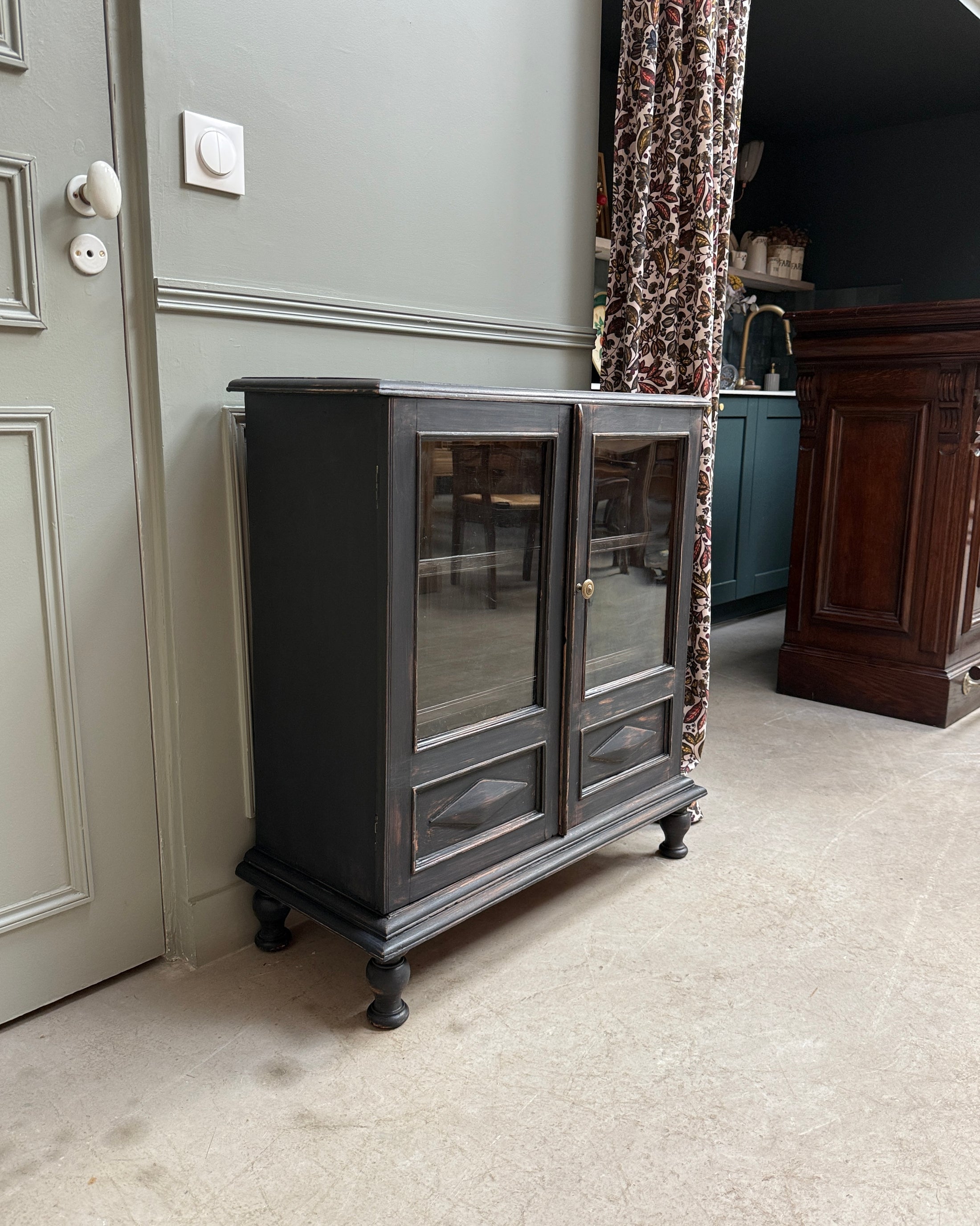 Vitrine ancienne style Louis Philippe patine noire