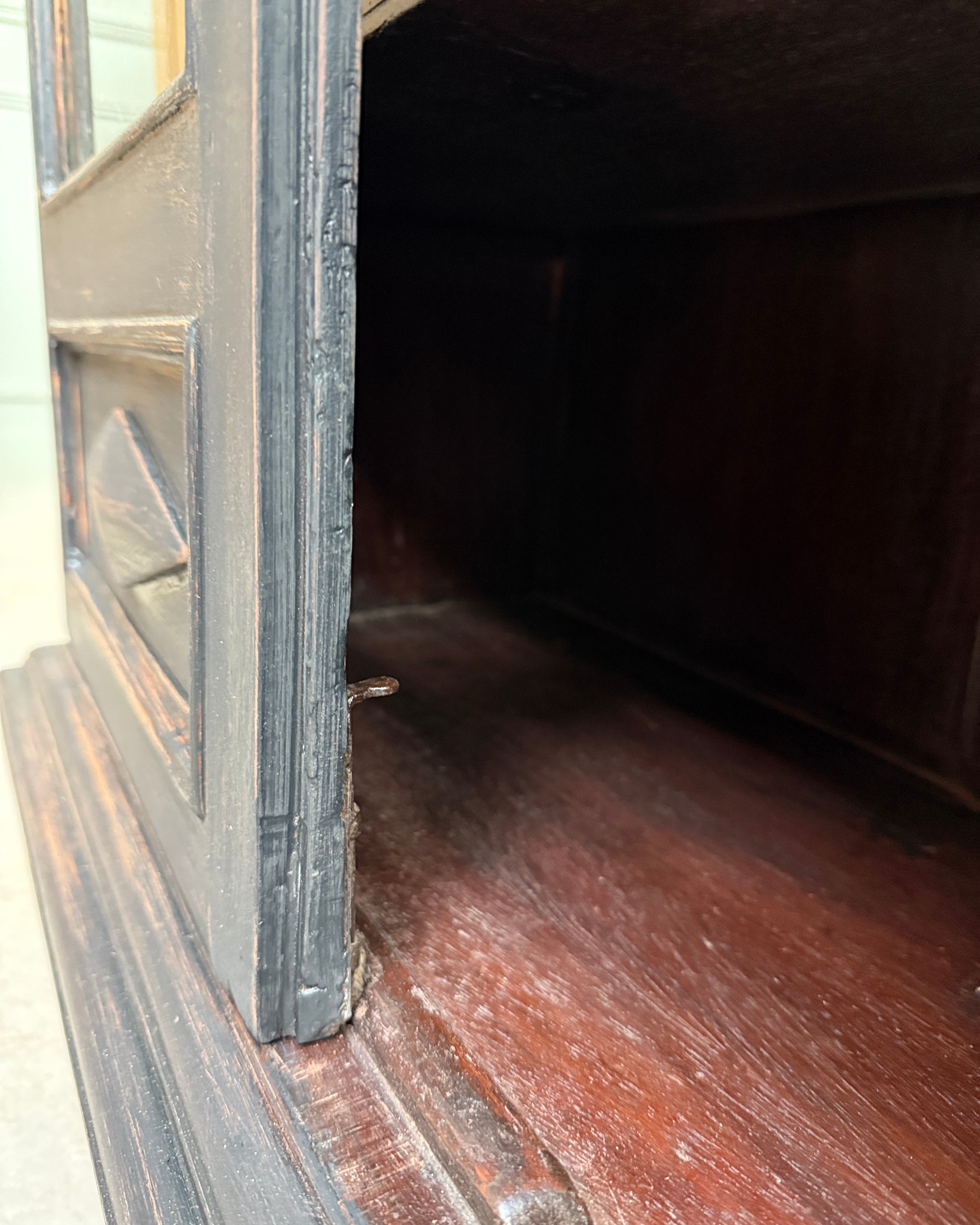 Vitrine ancienne style Louis Philippe patine noire