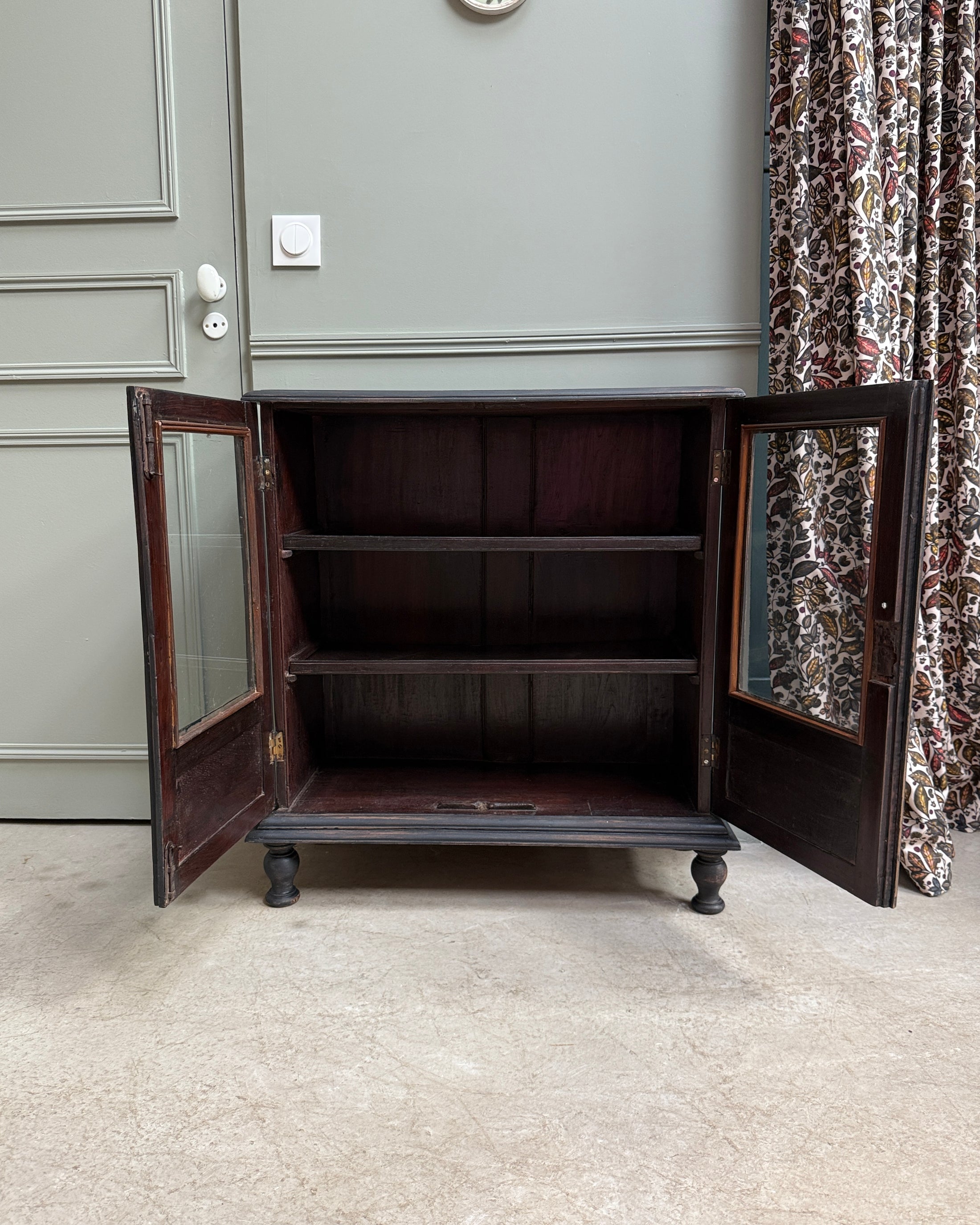 Vitrine ancienne style Louis Philippe patine noire