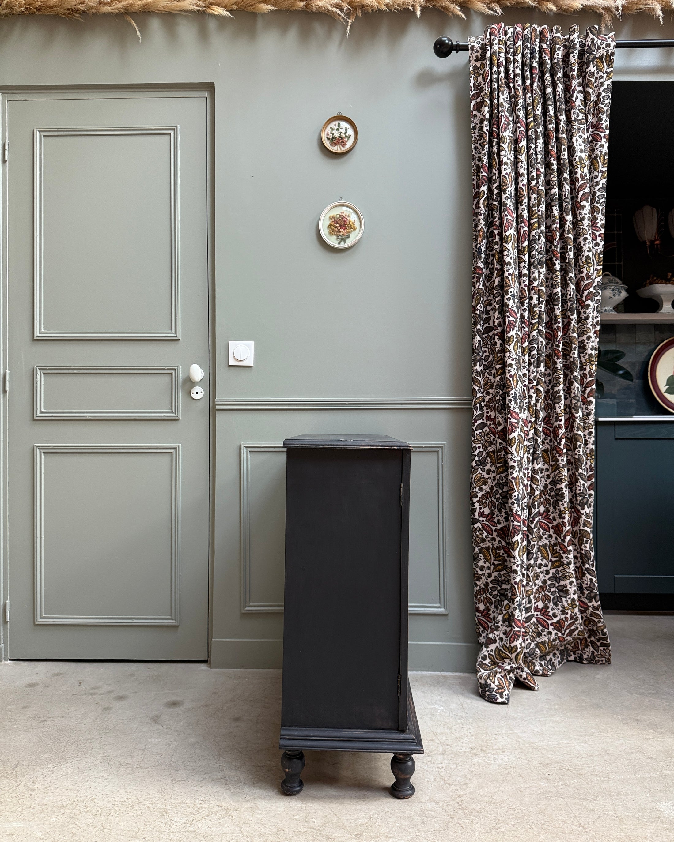 Vitrine ancienne style Louis Philippe patine noire