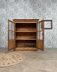 Charger l'image dans la visionneuse de la galerie, Vitrine campagne chic en pin
