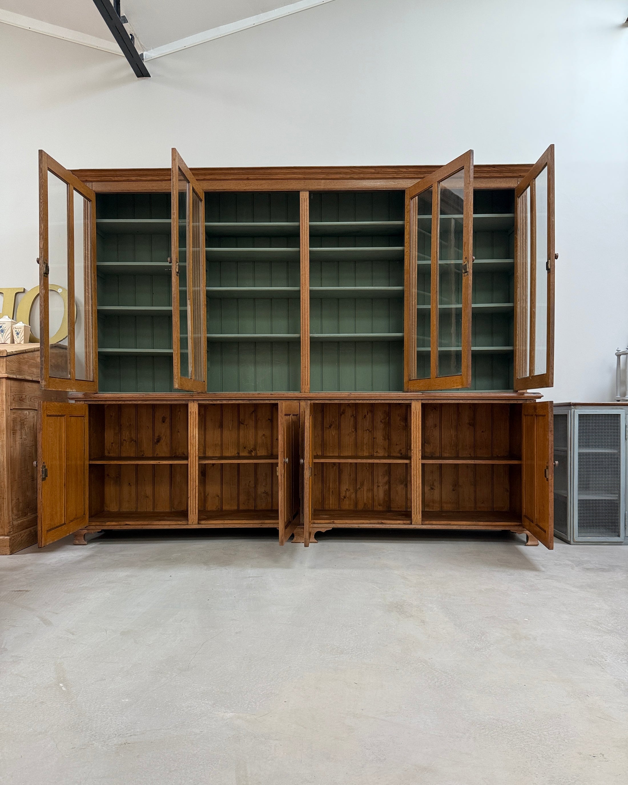 Grande vitrine de présentation deux corps