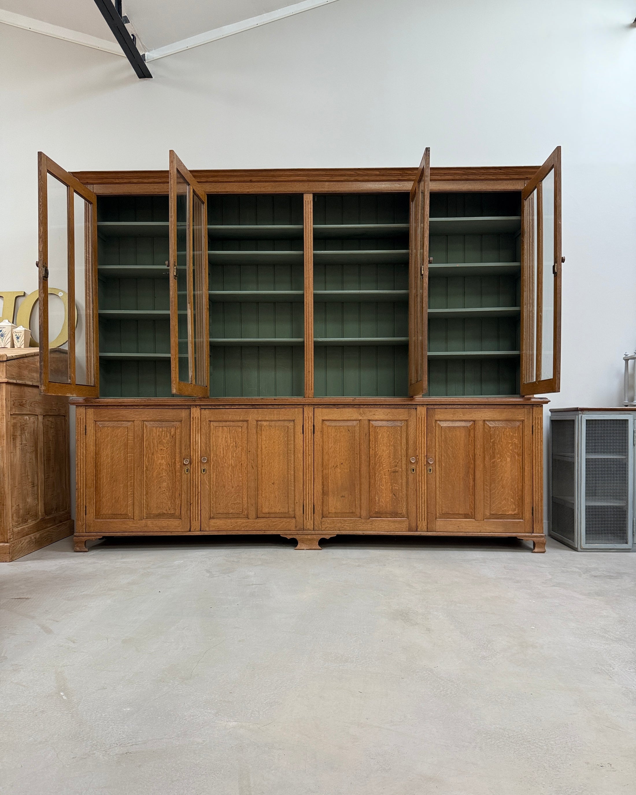 Grande vitrine de présentation deux corps