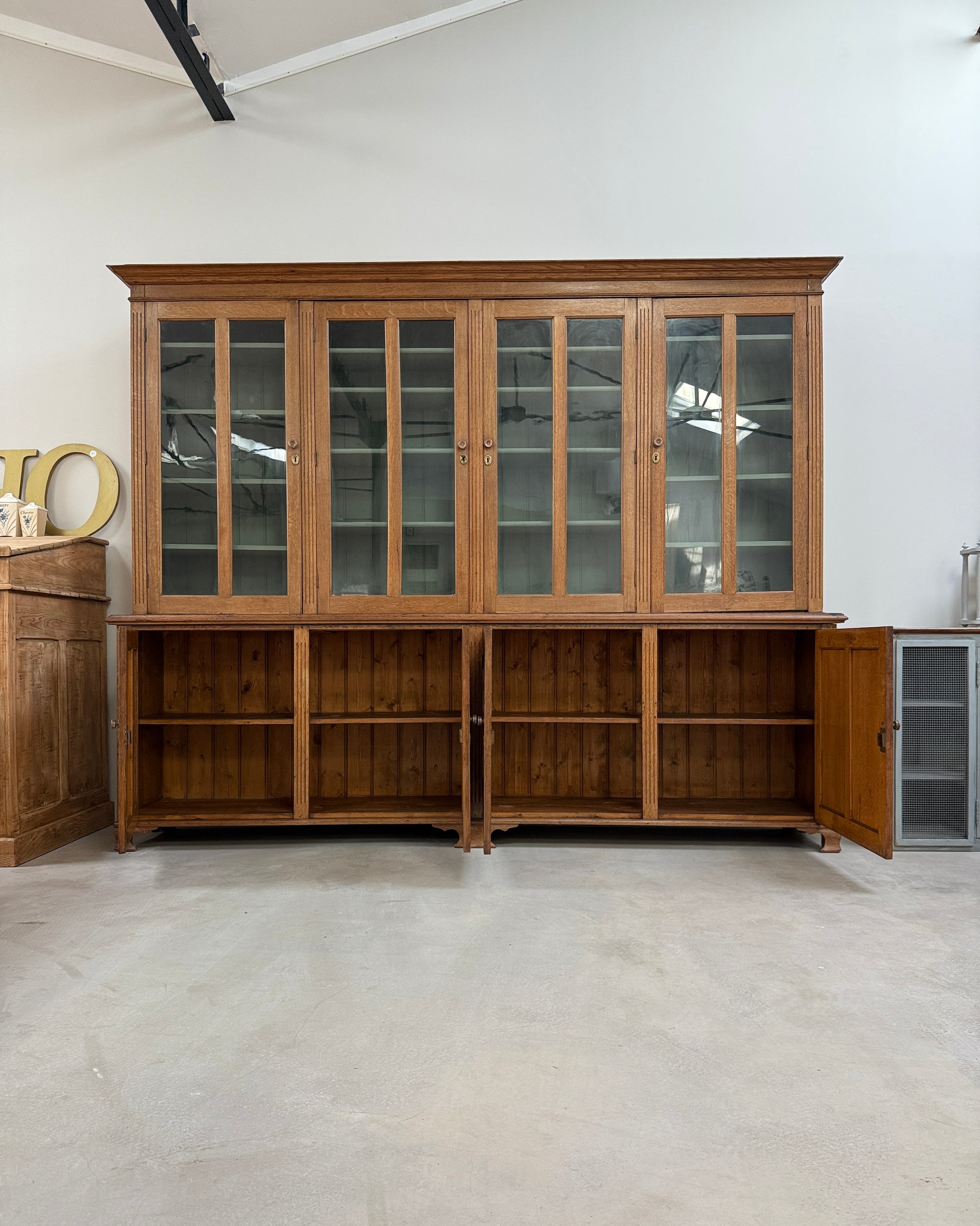 Grande vitrine de présentation deux corps