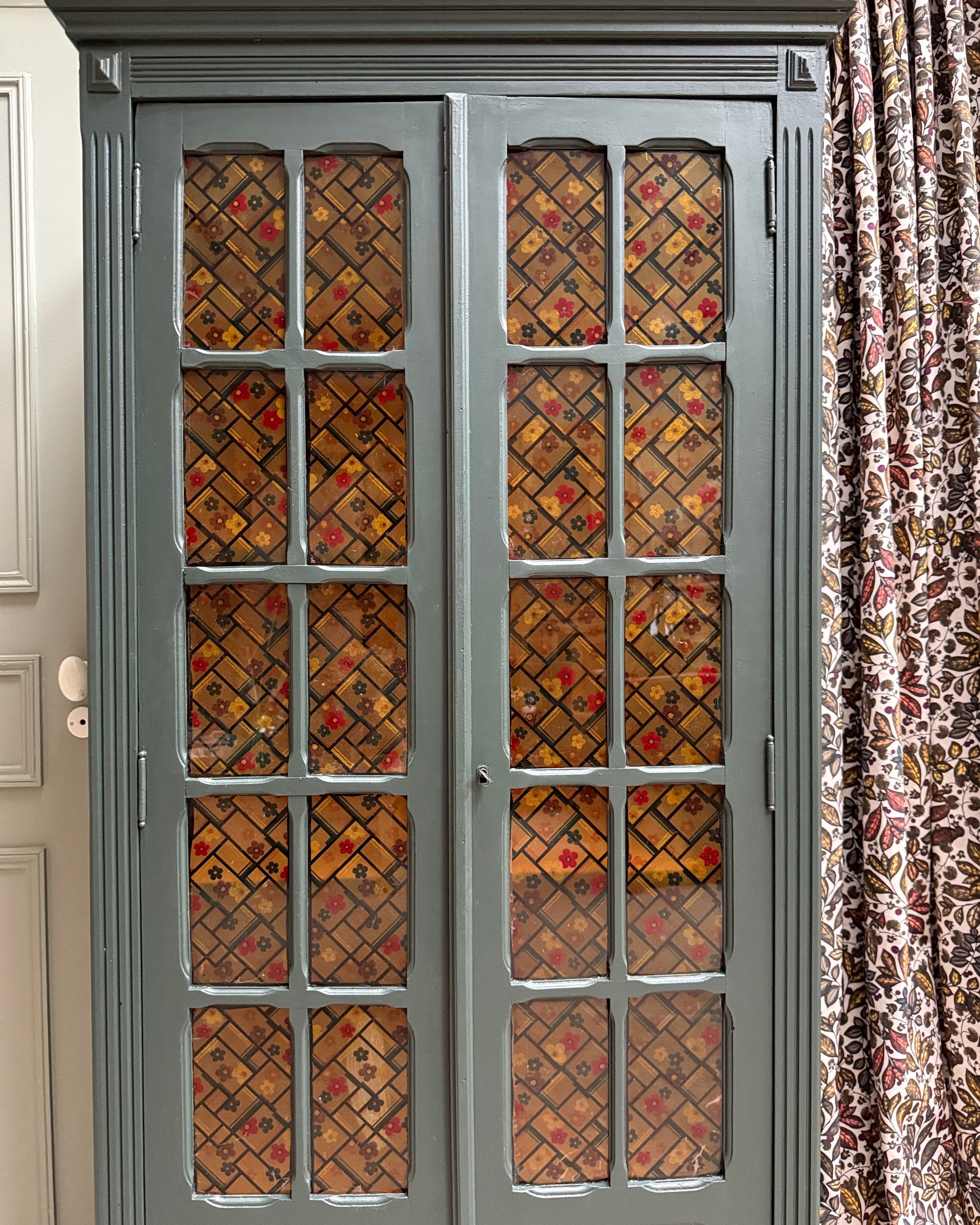 Vitrine parisienne vert foncé