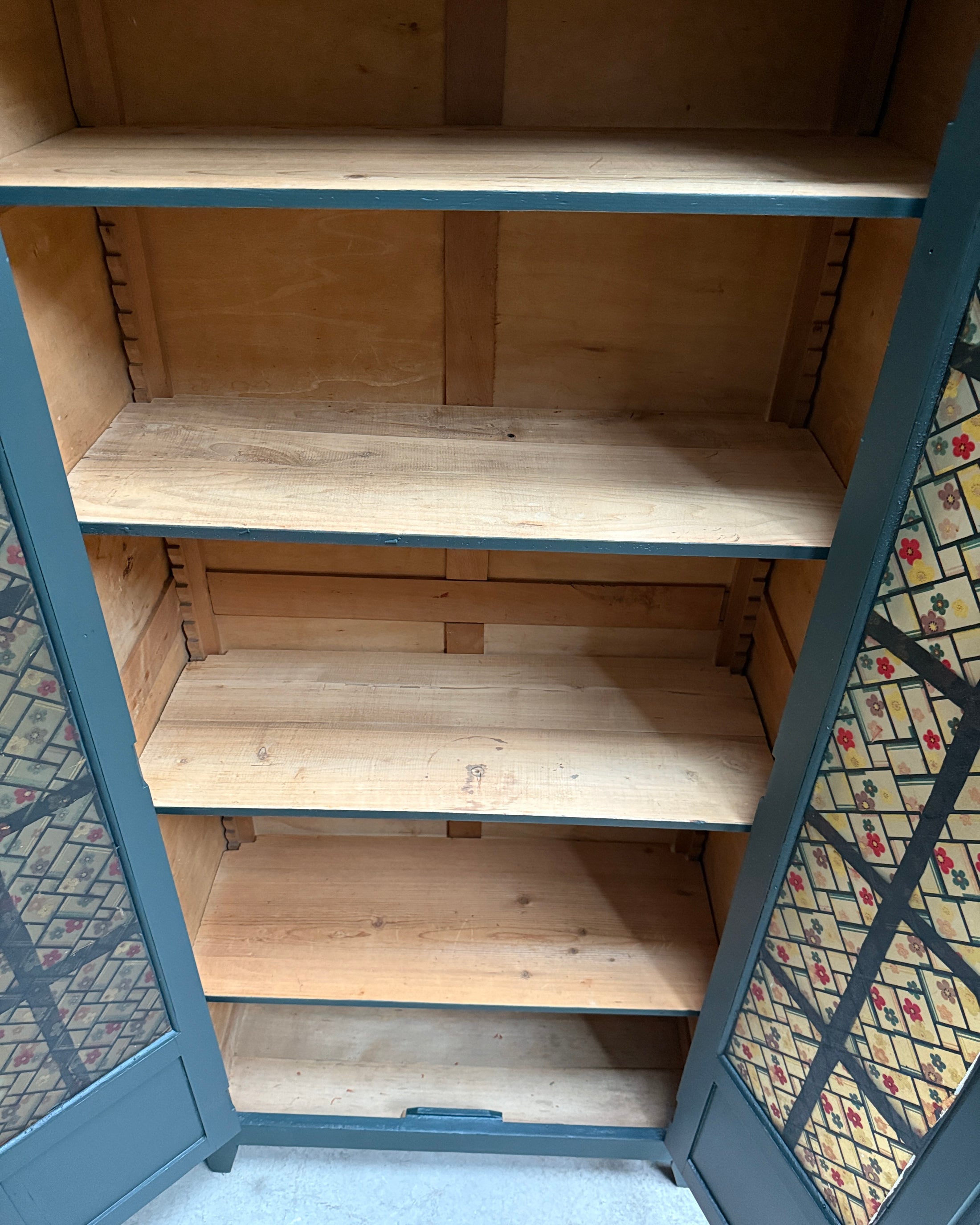 Vitrine parisienne vert foncé