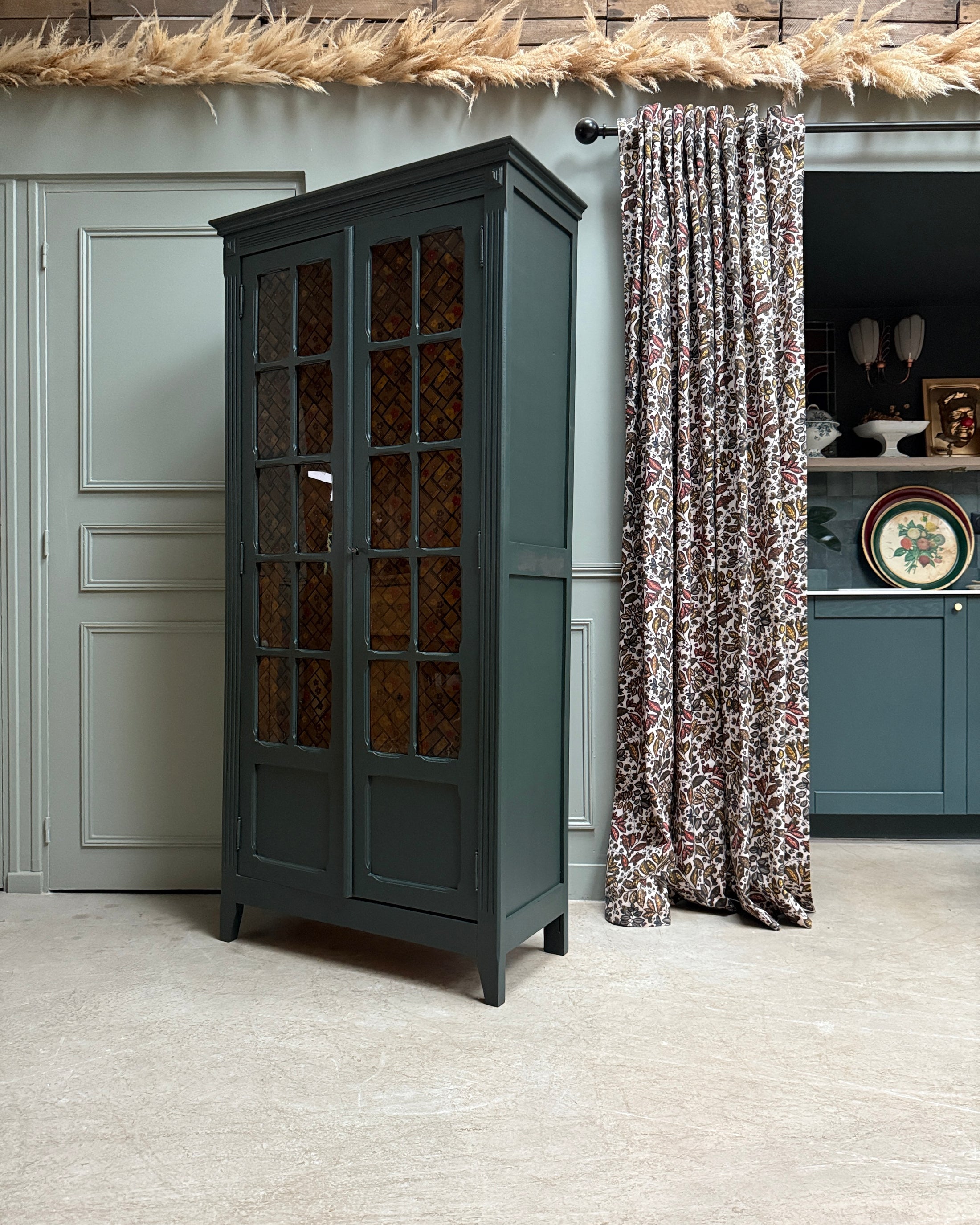 Vitrine parisienne vert foncé