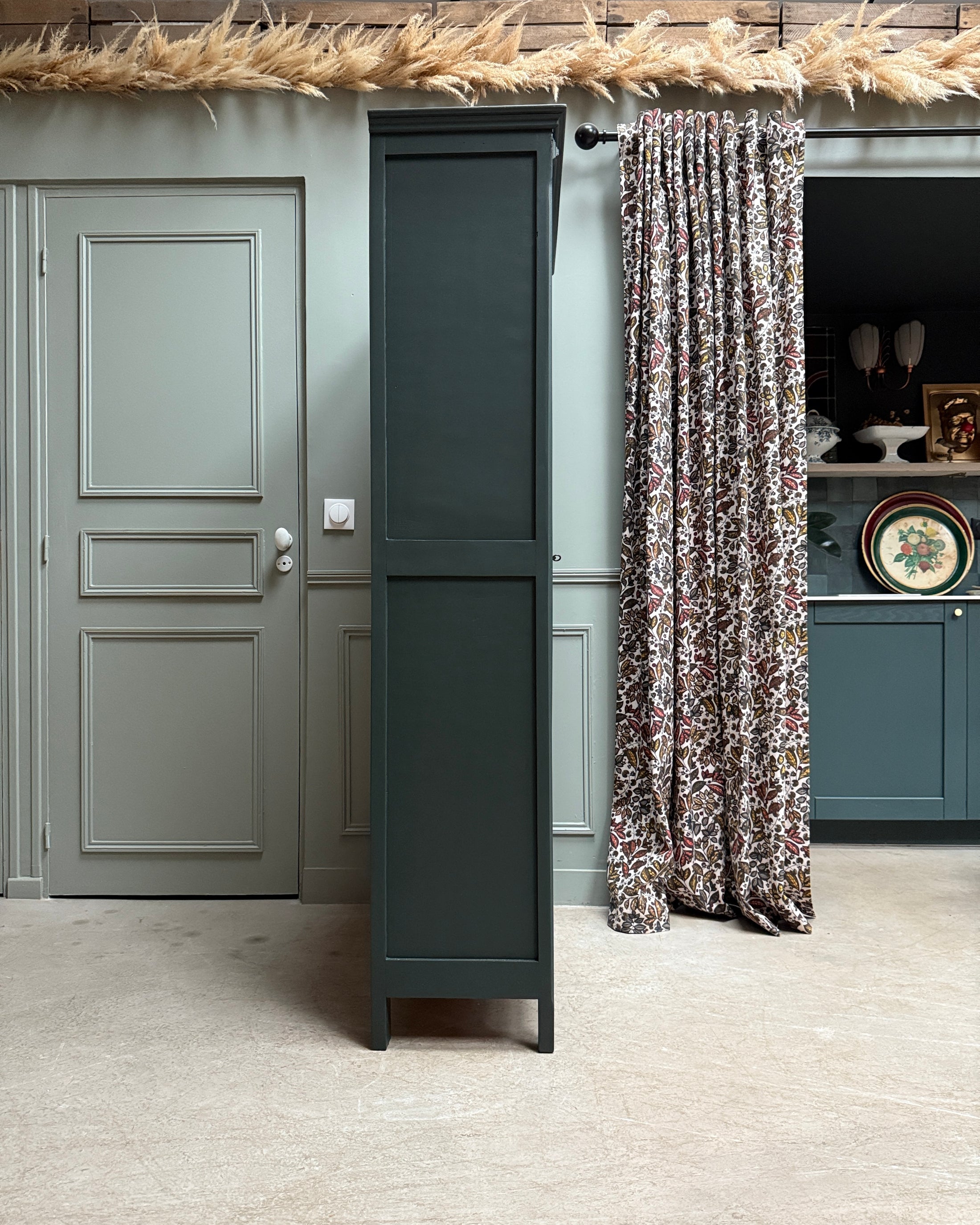 Vitrine parisienne vert foncé