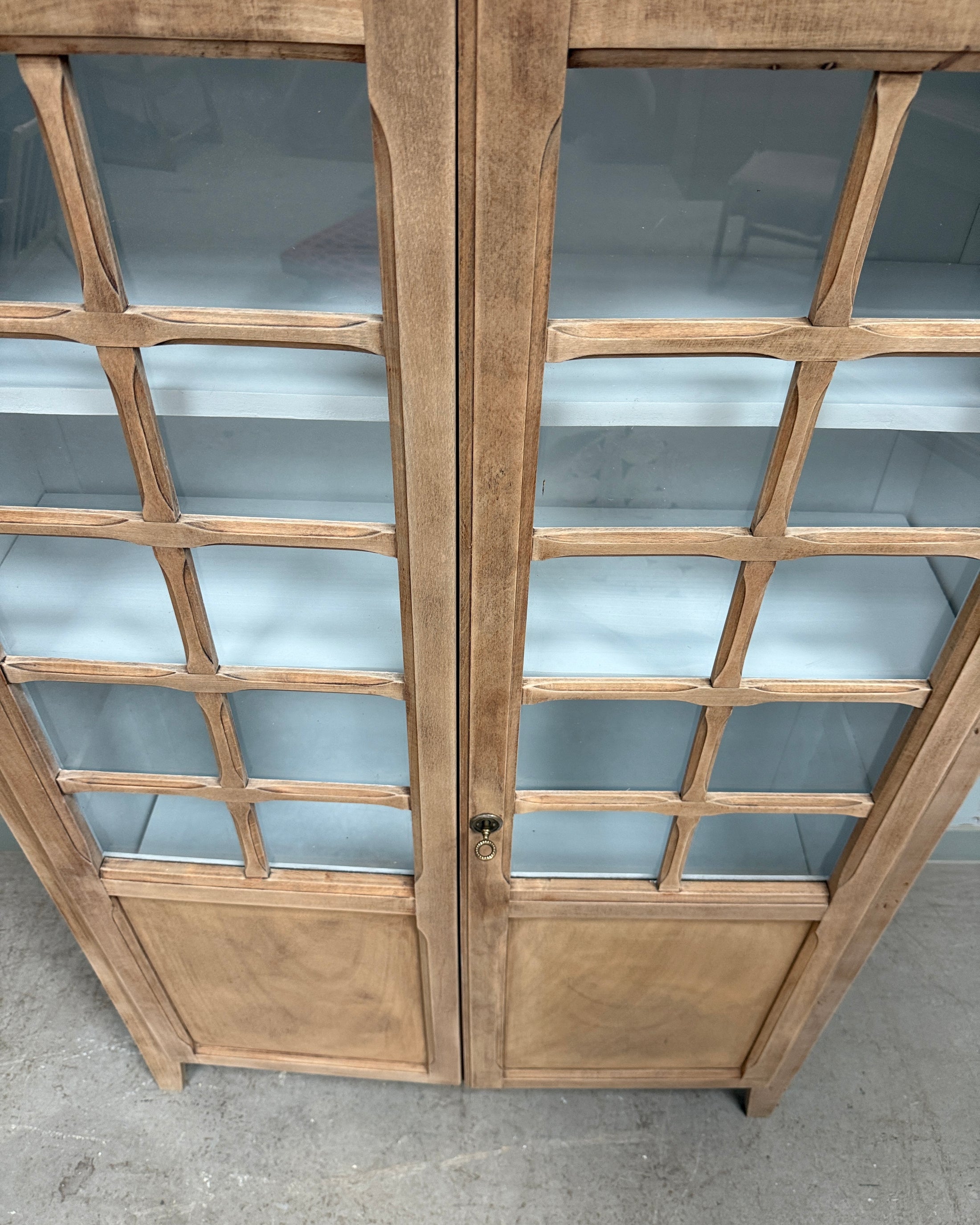 Vitrine parisienne à croisillons