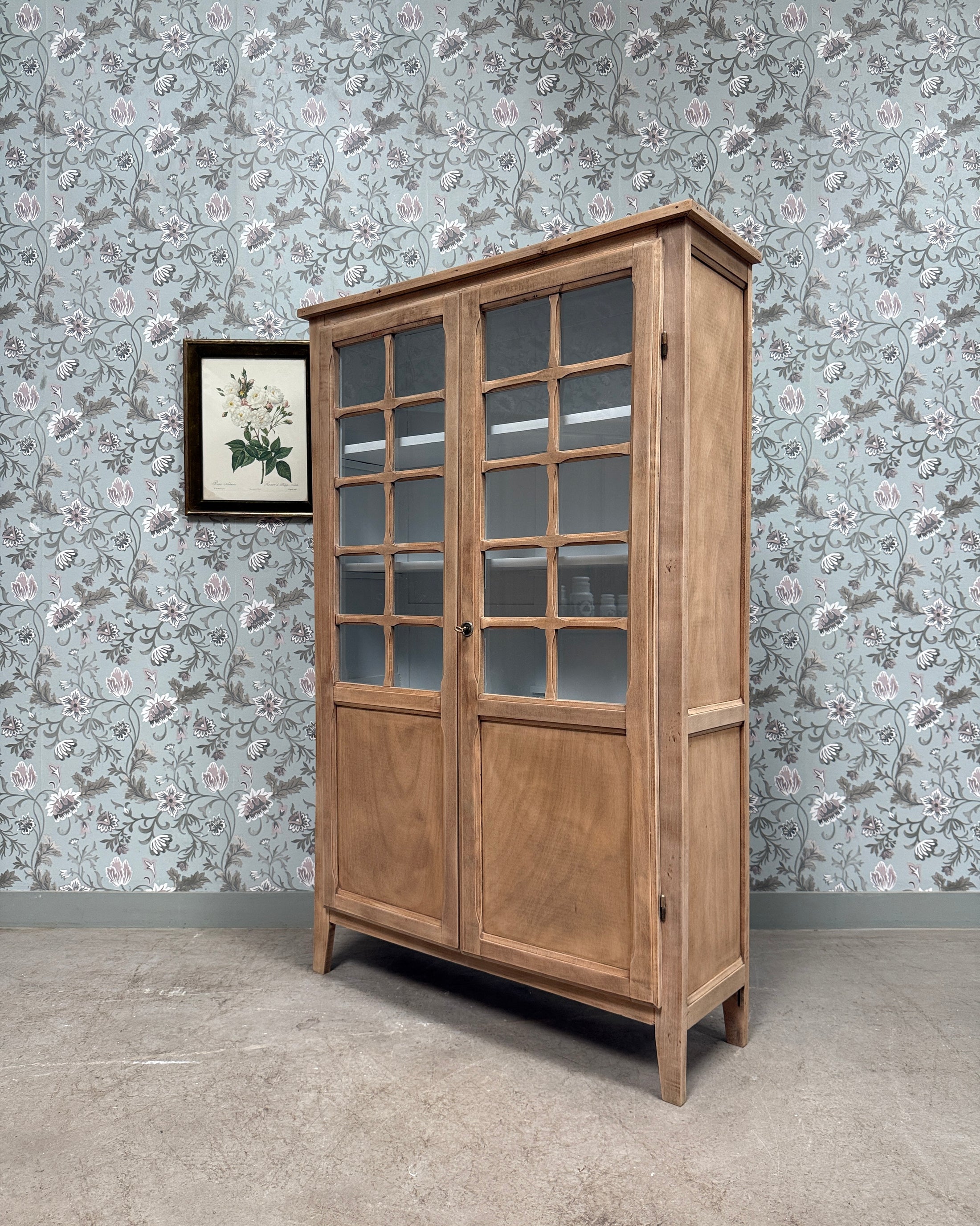 Vitrine parisienne à croisillons