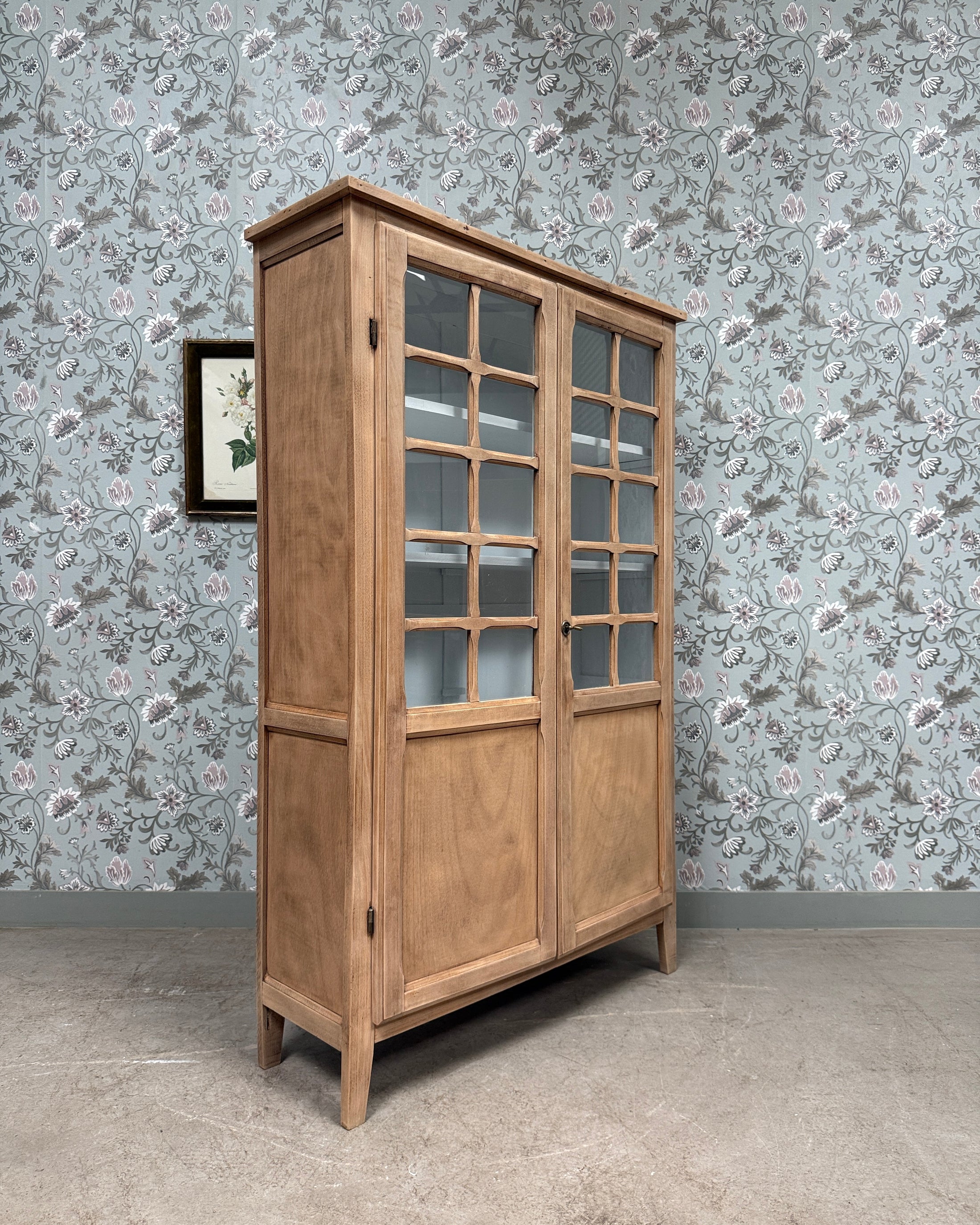 Vitrine parisienne à croisillons