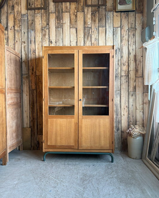 Vitrine vintage d’école
