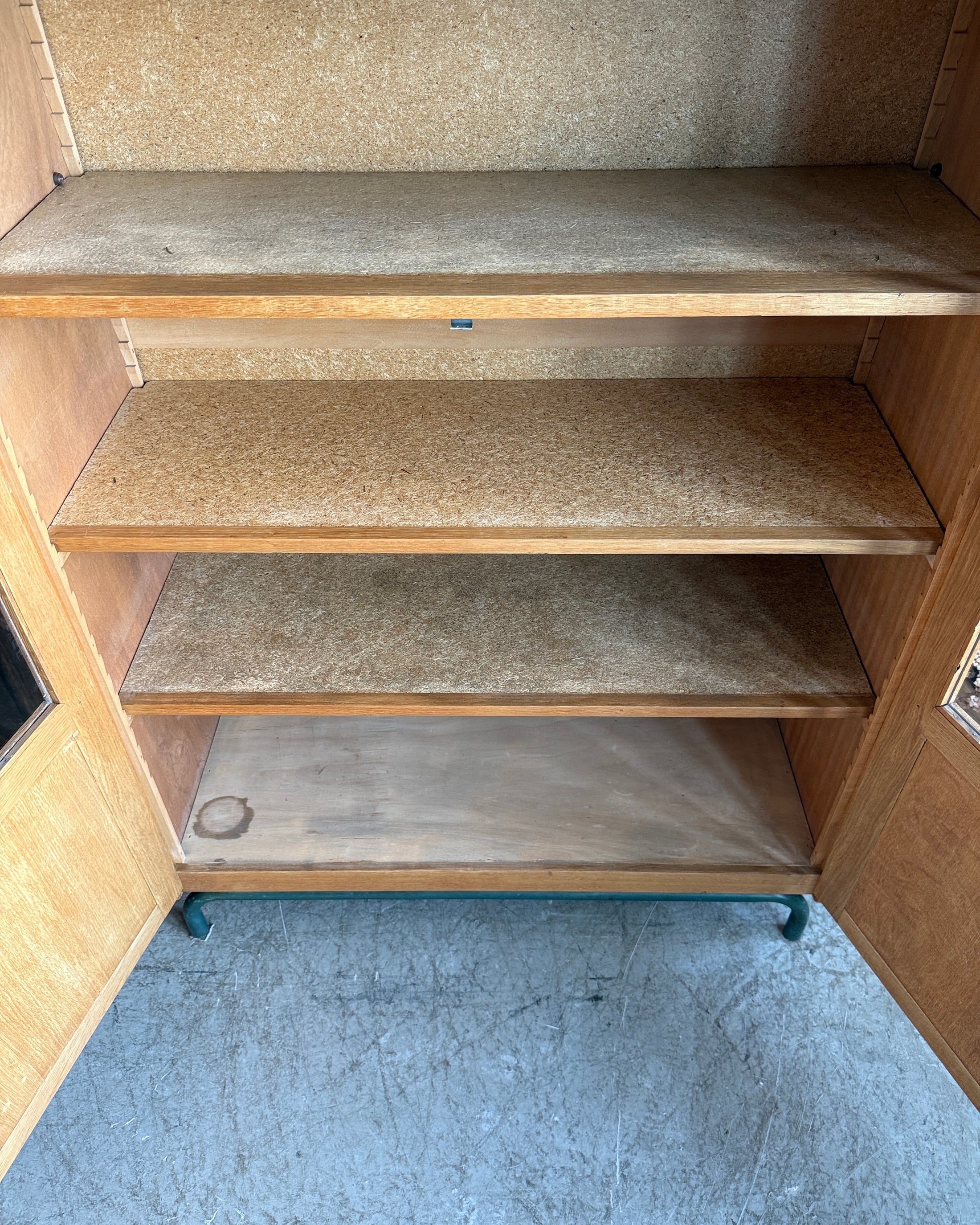Vitrine vintage d’école