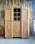 Charger l'image dans la visionneuse de la galerie, Armoire Art Déco asymétrique trois portes en chêne
