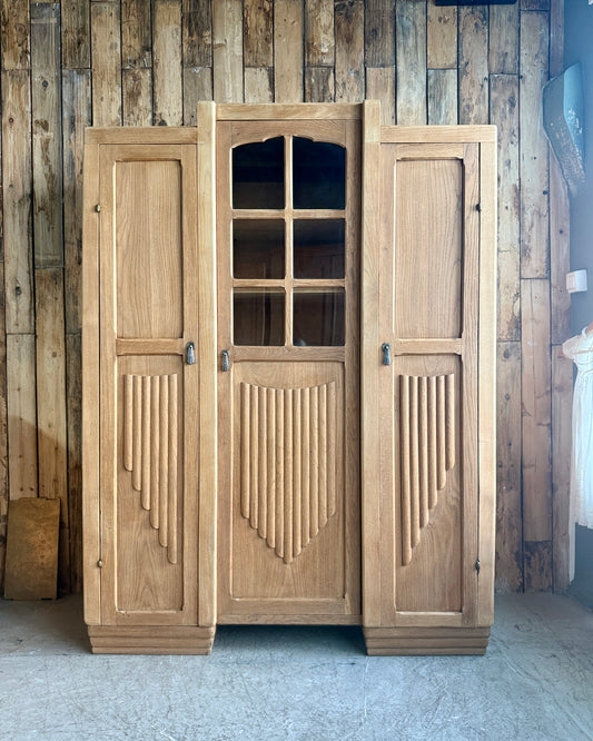 Armoire Art Déco asymétrique trois portes en chêne