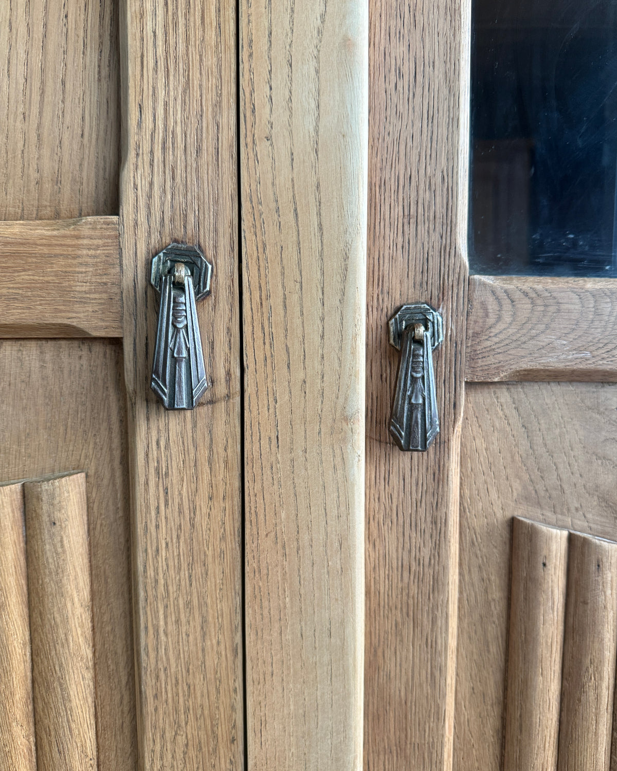 Armoire Art Déco asymétrique trois portes en chêne