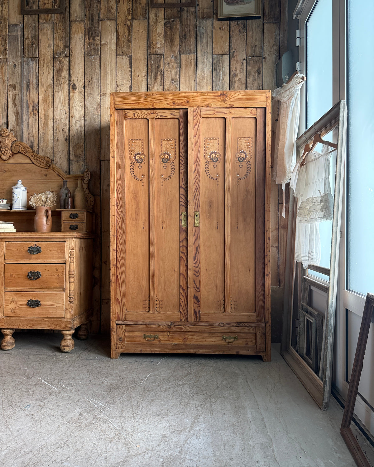 Armoire Art Nouveau tchèque