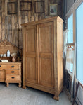 Charger l'image dans la visionneuse de la galerie, Armoire lingère ancienne en pin massif

