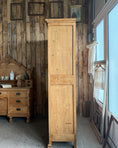 Charger l'image dans la visionneuse de la galerie, Armoire lingère ancienne en pin massif
