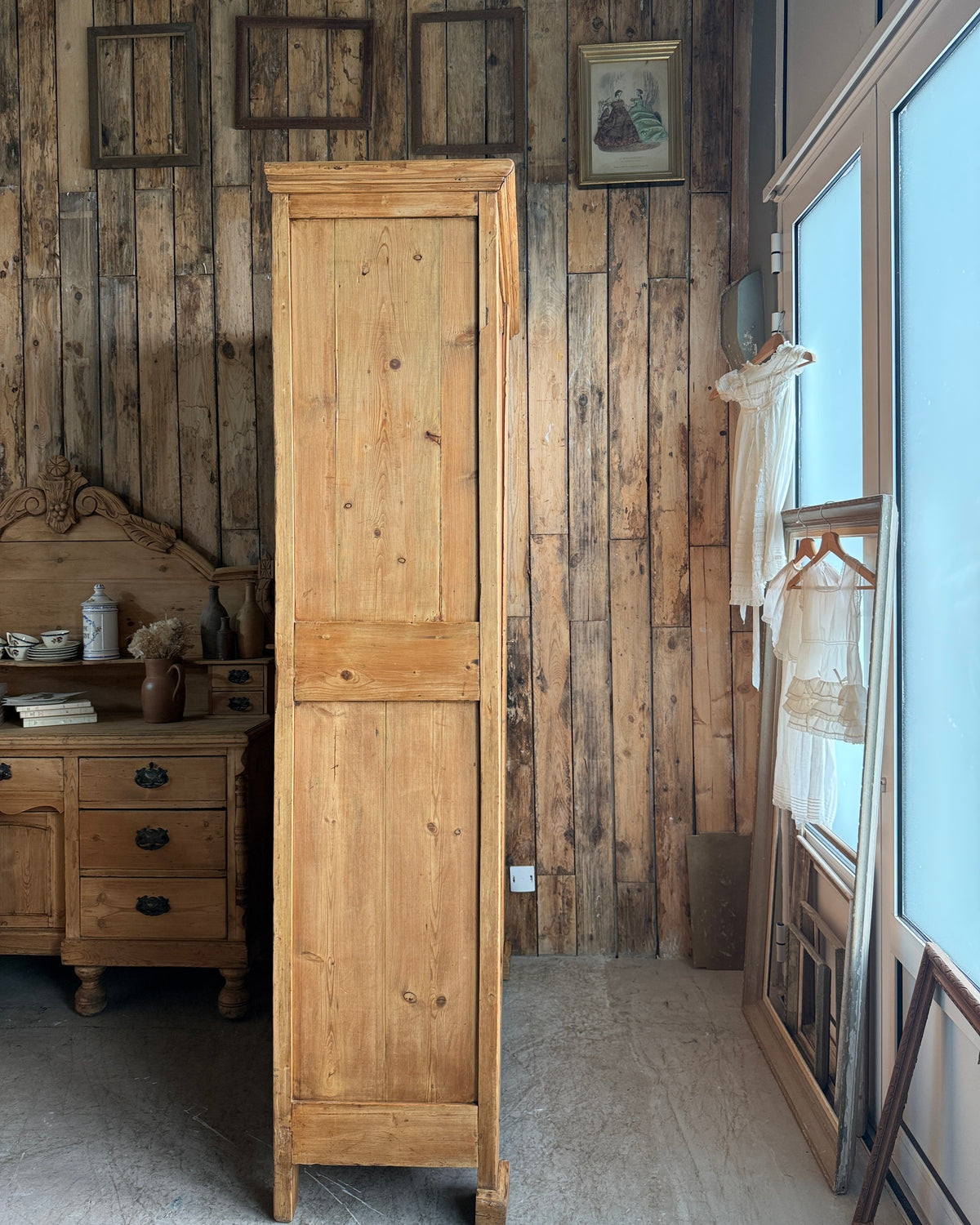 Armoire lingère ancienne en pin massif
