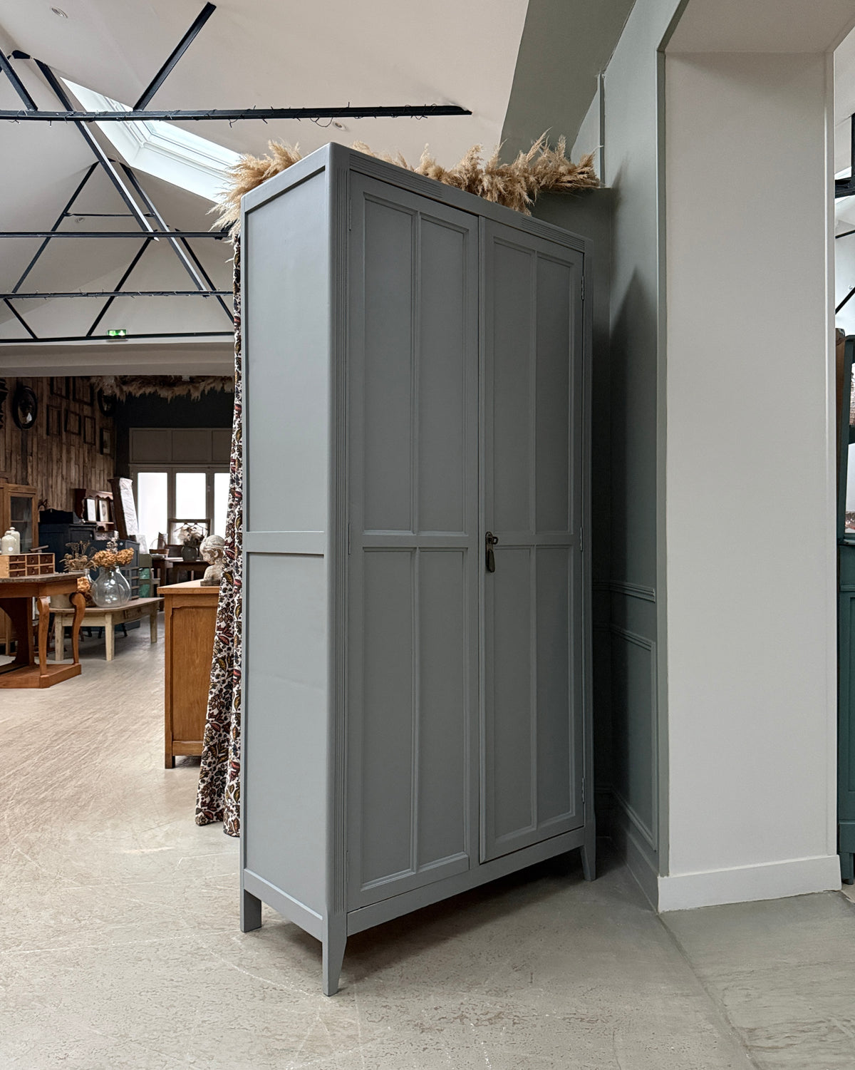 Armoire parisienne grise