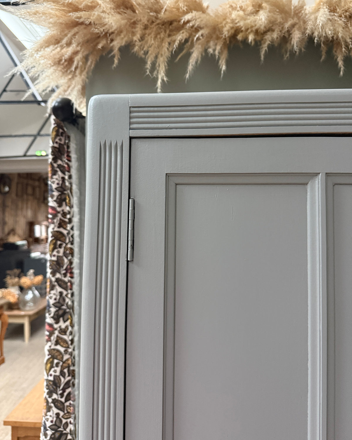 Armoire parisienne grise