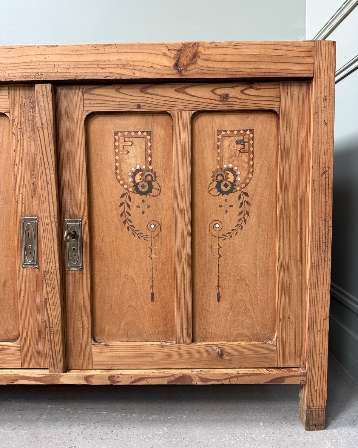 Buffet Art Nouveau tchèque