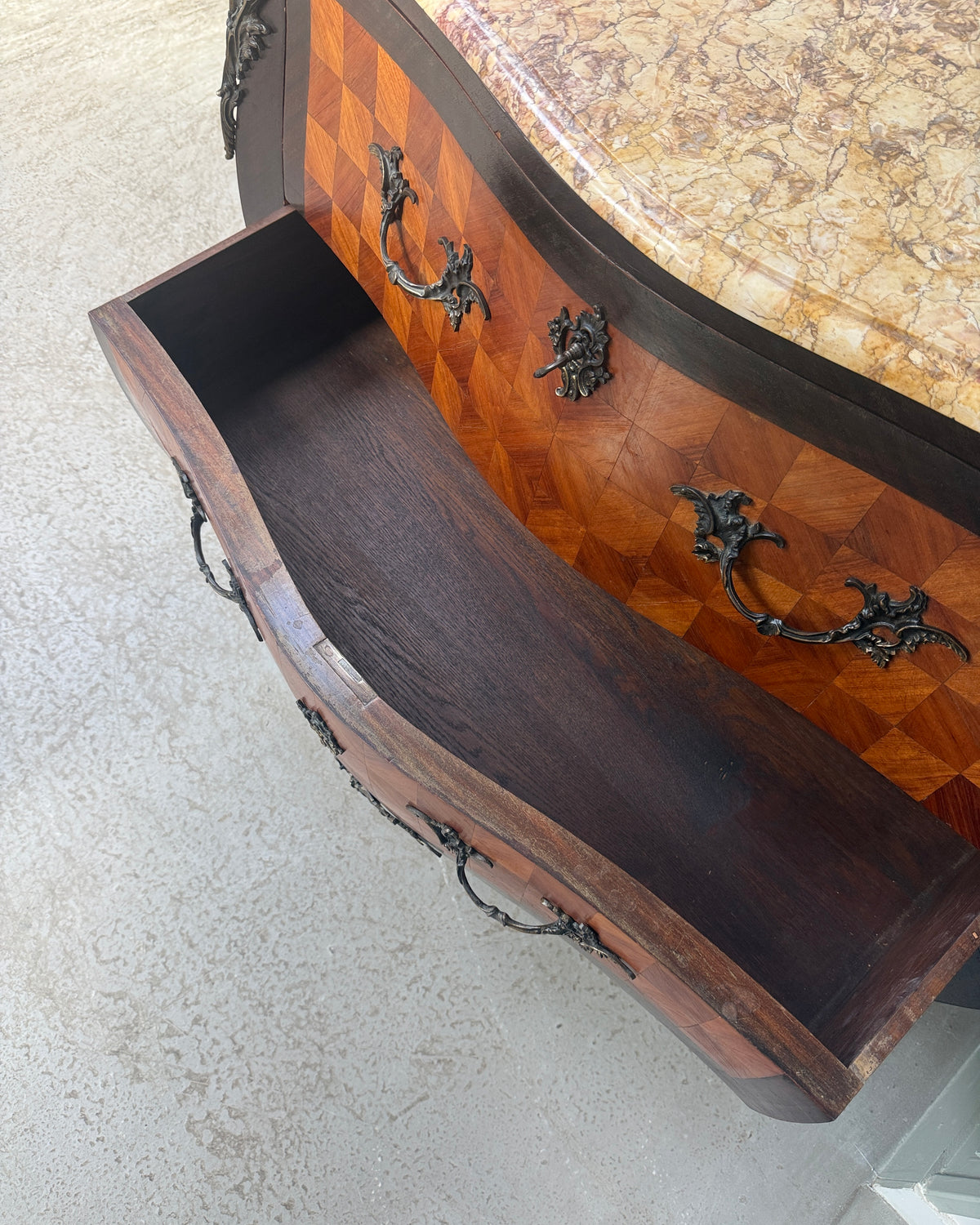 Commode sauteuse Louis XV