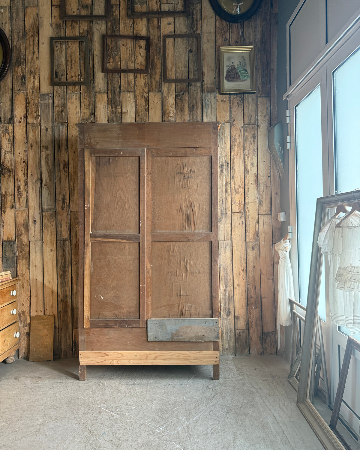 Grande armoire Art Nouveau en chêne et érable moucheté