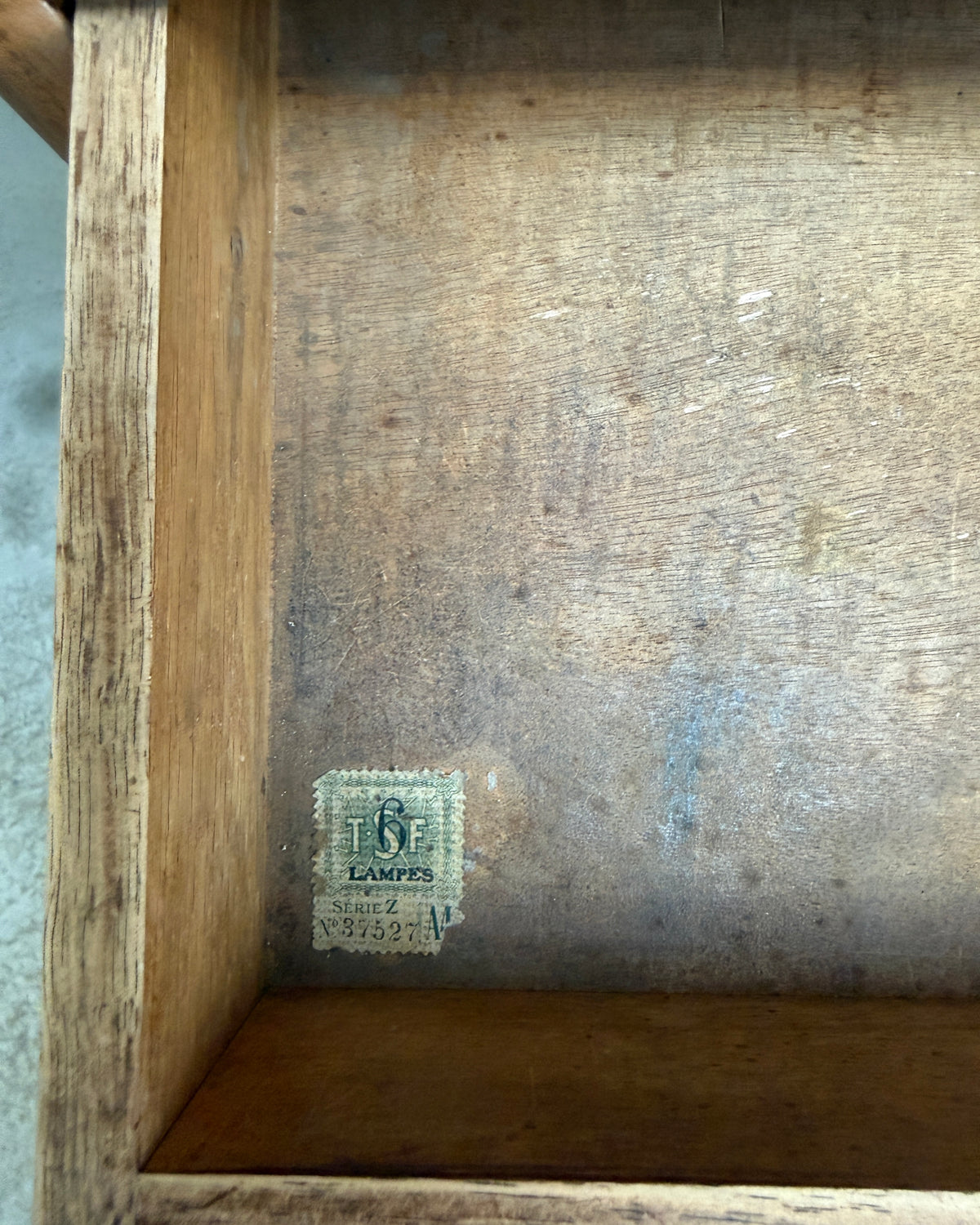 Petit buffet haut ancien en noyer