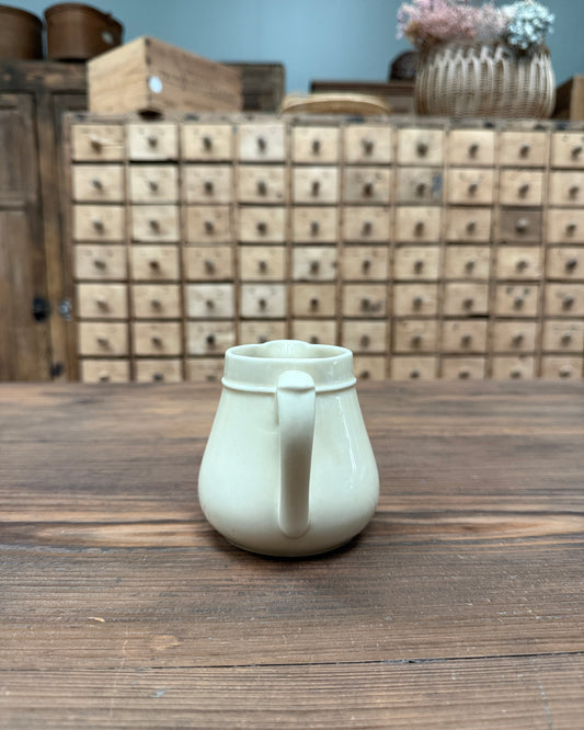 Petit pichet vintage jaune beurre