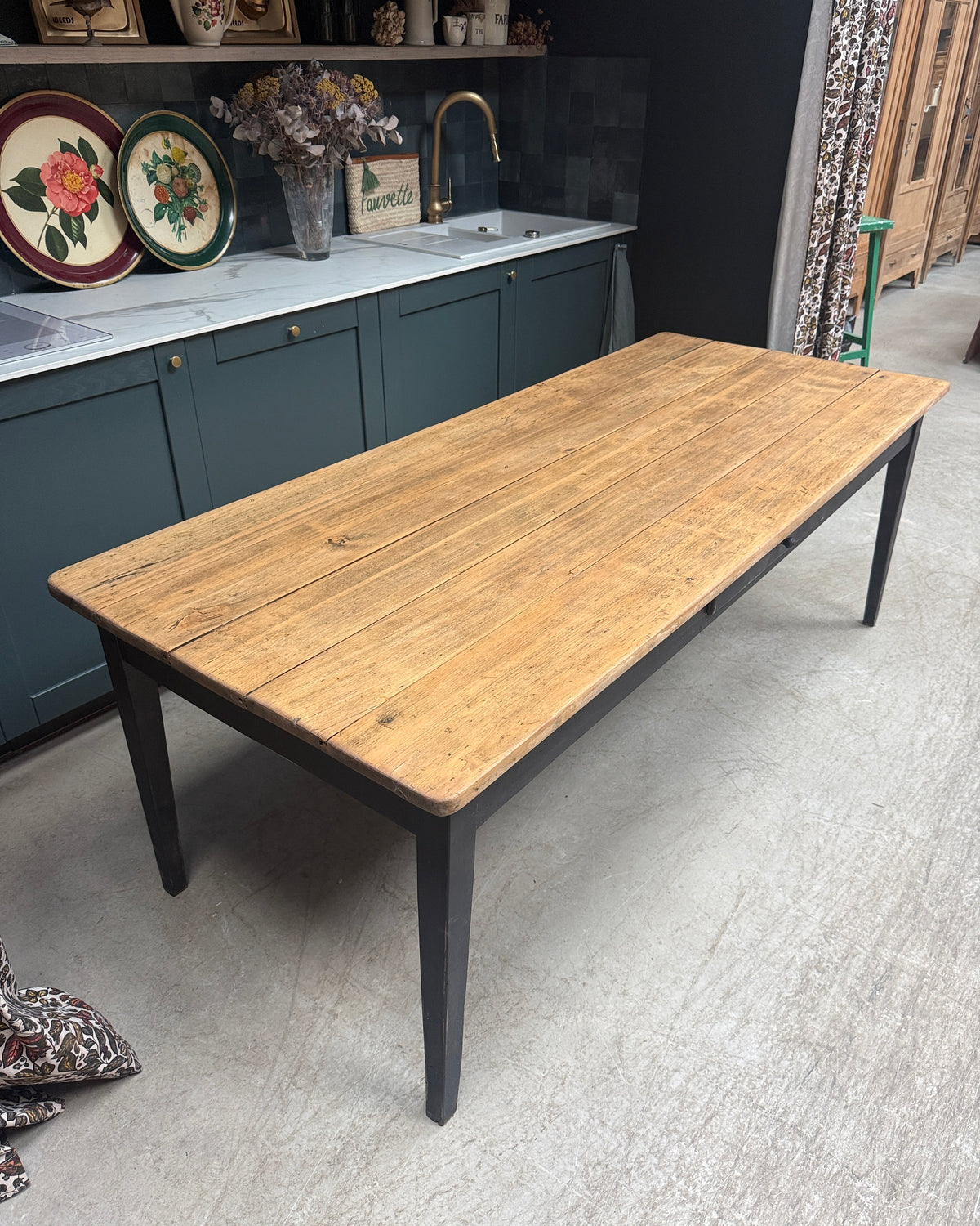 Table de ferme avec piètement patiné noir