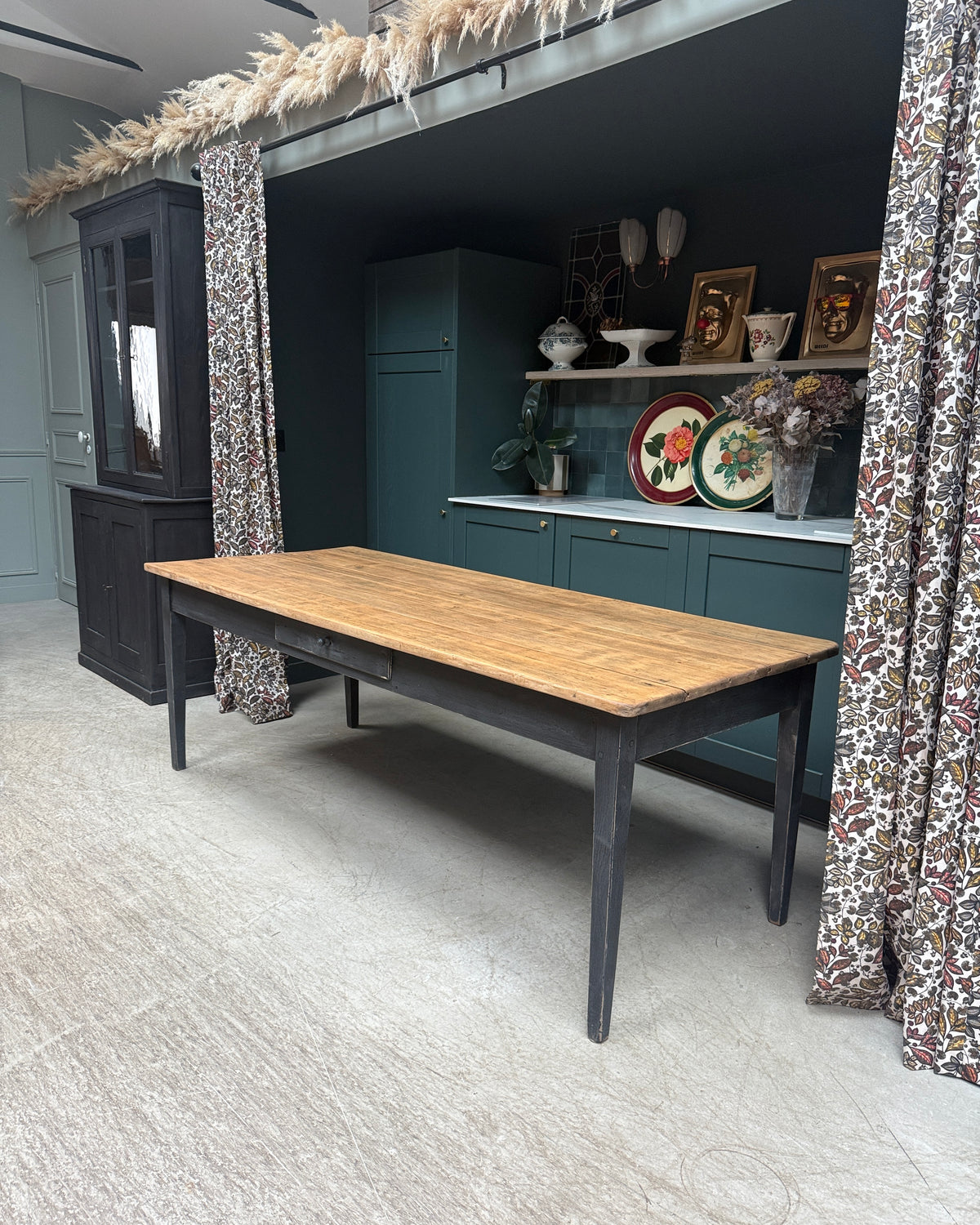 Table de ferme avec piètement patiné noir