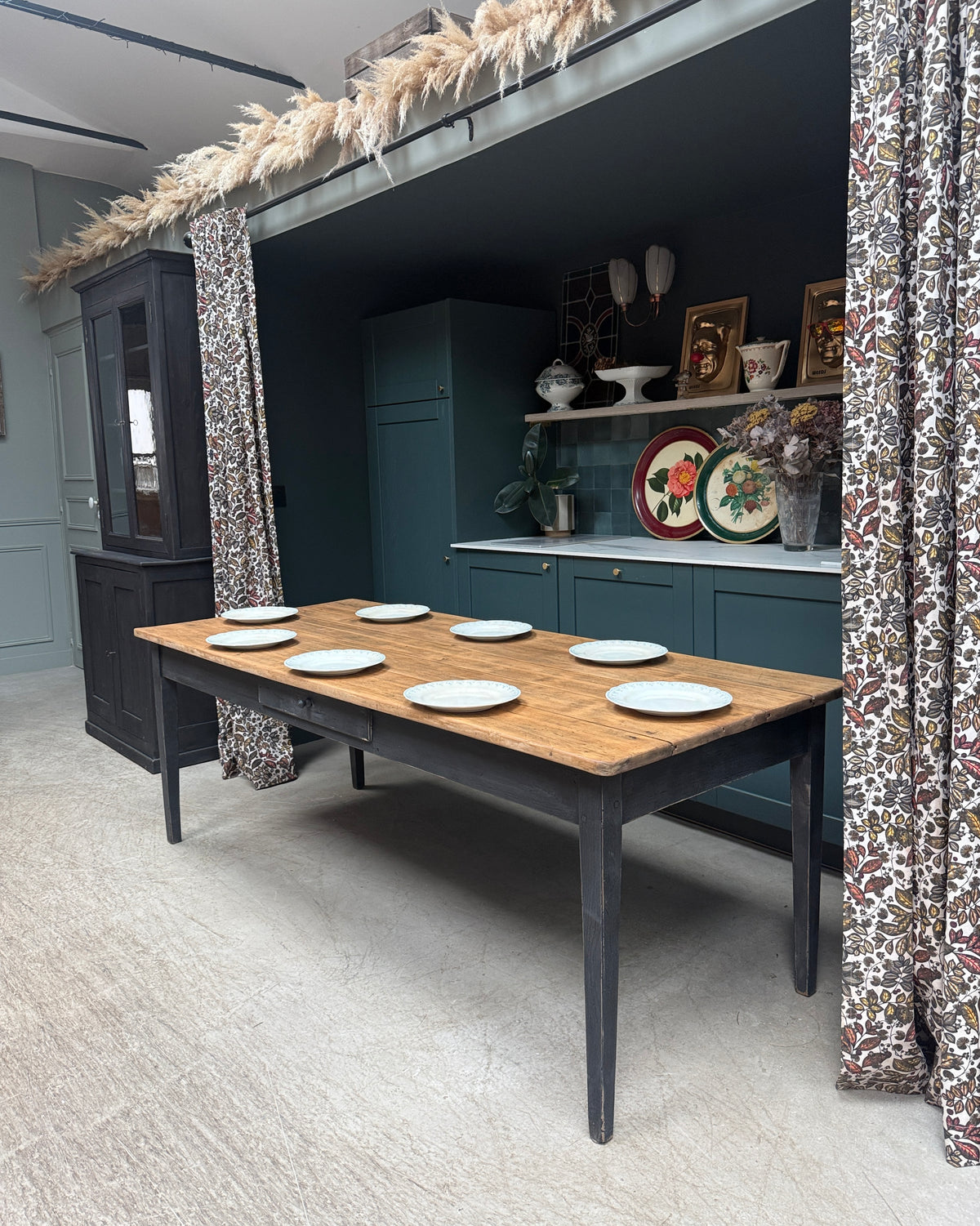 Table de ferme avec piètement patiné noir