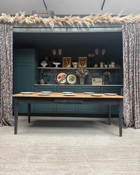 Table de ferme avec piètement patiné noir