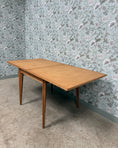 Charger l'image dans la visionneuse de la galerie, Table extensible vintage en chêne
