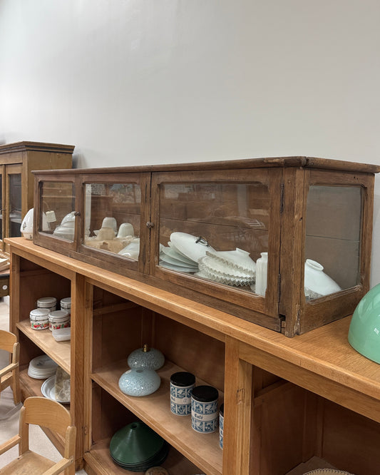 Vitrine de magasin ancienne en chêne